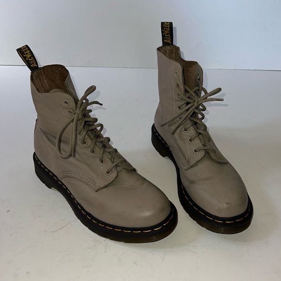 Dr. Martens Shoes - Leather Doc Martens 1460 Pascal